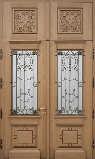 Равностворчатая парадная термодверь с верхней вставкой, стеклом, ковкой и отделкой массивом с резьбой